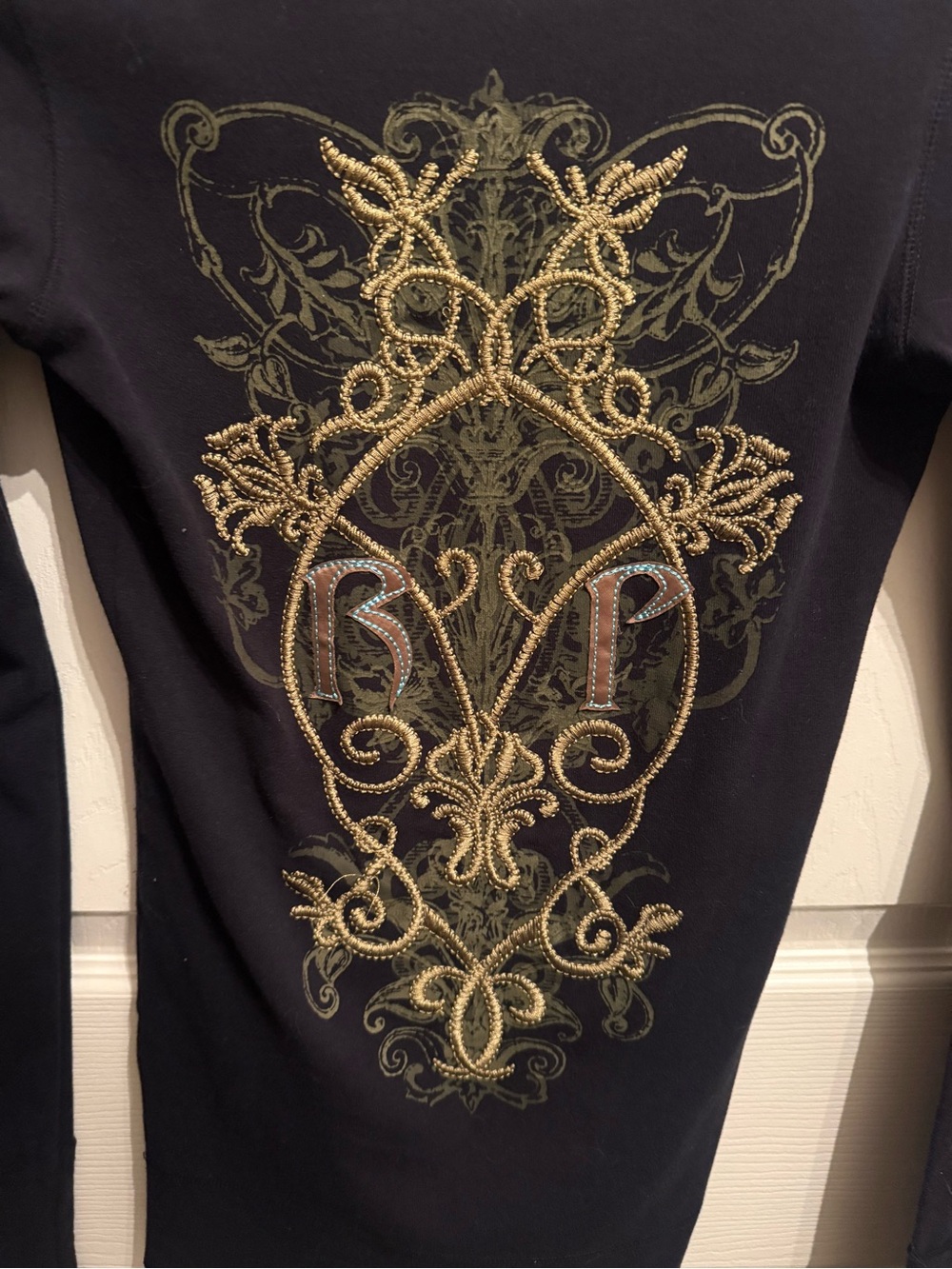 Long sleeve scoop neck embroidered back top